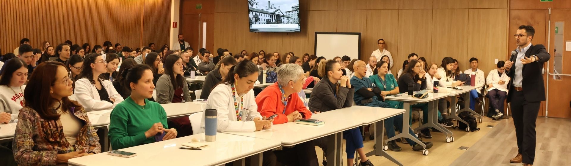 Innovación, inteligencia artificial y ecografía clínica: la Facultad de Medicina fortalece su formación junto al Dr. Daniel Restrepo 