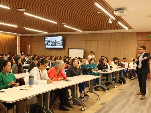 Innovación, inteligencia artificial y ecografía clínica: la Facultad de Medicina fortalece su formación junto al Dr. Daniel Restrepo 