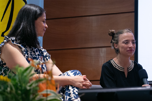 Dra. Sandra Jaramillo y Dra. Natalia Mejía durante el conversatorio de Inauguración del 3 Simposio de Habilidades prácticas en Educación