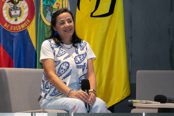 Dra. Maria Teresa Gómez, Lider de Proyecto Académico Facultad de Medicina, Universidad de los Andes, durante la charla: Diálogo de Mentores