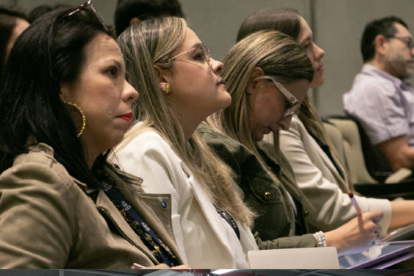 Asistentes al 3 Simposio de Habilidades prácticas en Salud, durante las charlas magistrales