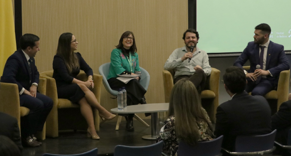 Segundo panel con nuestros egresados. Dr. Juan Guillermo Ripoll, Dra. María Carolina Olave, Dr. Juan Camilo Cardozo, Dr. Miguel Villareal, junto con la Dra. Olga Lucía Sarmiento, durante el XI Encuentro Conjunto de Investigadores 2024, edición 20 años