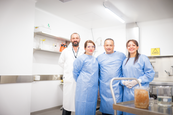 Roberto Javier Rueda Esteban, coordinador del Laboratorio de Anatomía, Adriana Ortíz, Álvaro García y Diana López, Técnicos del Laboratorio de Anatomía