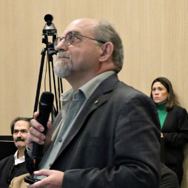 Dr. Juan Valentin de la Gala en el evento de lanzamiento de su libro Médicos de Macondo