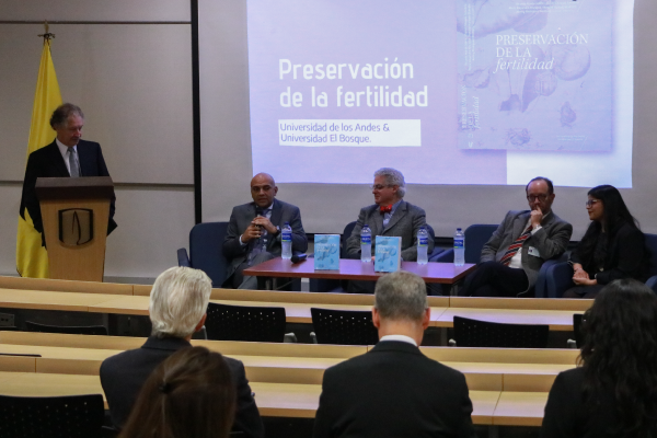 Panel de expertos con los doctores Ricardo Martín, Daniel Sanabria, Daniel Montenegro. Roberto Rueda y la Dra. Natalia Hurtado