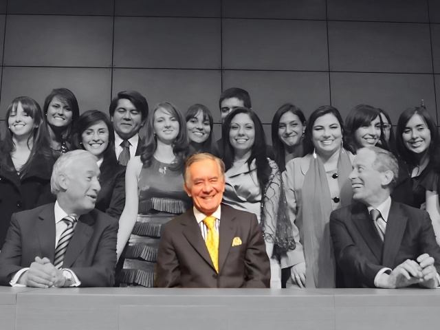 Carlos Angulo Galvis (1937-2025): El rector que abrió las puertas a la Facultad de Medicina en Uniandes