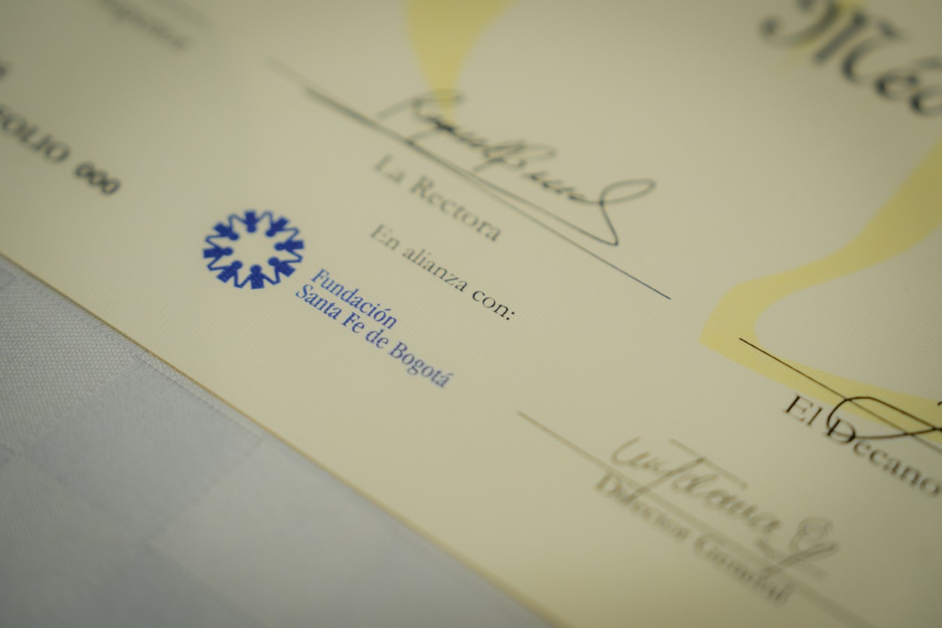 Diploma Fundación Santa Fe de Bogotá y Uniandes