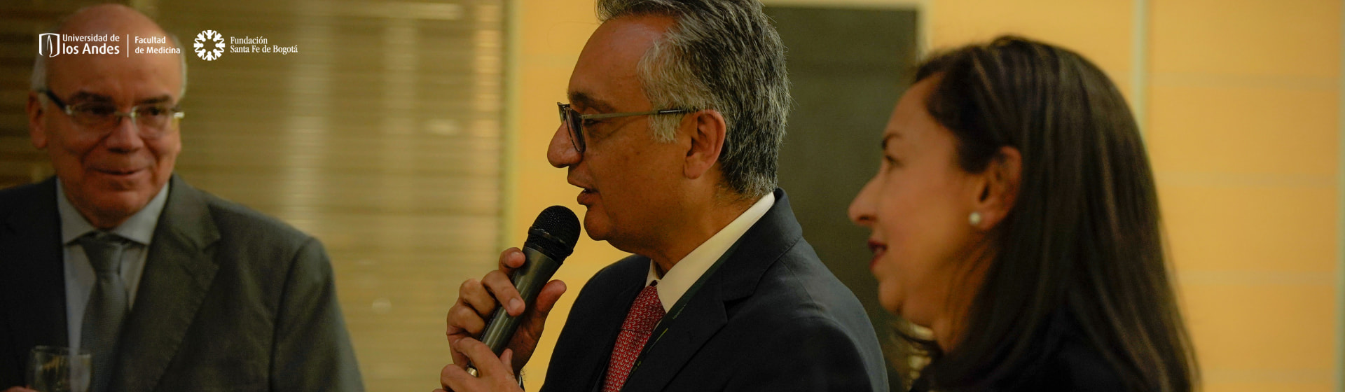 Primeros graduados con el emblema de una gran alianza, Fundación Santa Fe de Bogotá y Uniandes