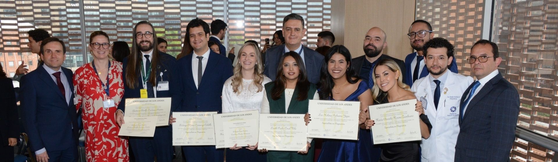 Orgullo Uniandino: celebramos a nuestros nuevos graduados de posgrado.
